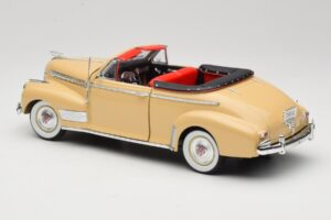 Chevrolet Deluxe Kabriolet Beżowy Eagle Collectibles 1:18 3022518 Metal — zdjęcie 7 z 8
