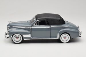 Chevrolet Deluxe Kabriolet z Miękkim Dachem Szary Eagles Race 1:18 7497276 Metal — zdjęcie 4 z 8
