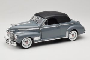 Chevrolet Deluxe Kabriolet z Miękkim Dachem Szary Eagles Race 1:18 7497276 Metal