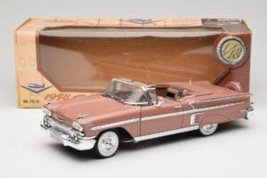 Chevrolet Impala Kabriolet Brązowy Motormax 1:18 73112 Metal — zdjęcie 8 z 8
