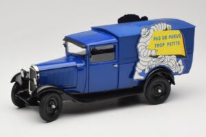 Citroen C4 F Pas de Pneus Trop Petit Niebieski Solido 1:18 151235-00 Metal