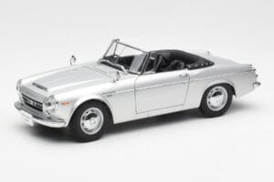 Datsun Fairlady 2000 SR311 Roadster Srebrny AUTOart 1:18 77432 Metal