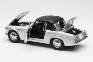 Datsun Fairlady 2000 SR311 Roadster Srebrny AUTOart 1:18 77432 Metal — zdjęcie 5 z 8