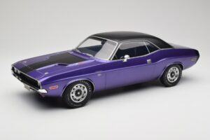 Dodge Challenger R/T Plum Crazy Otto 1:12 G083 Żywica