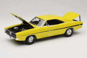 Dodge Charger R/T Żółty Dirty Mary Crazy Larry Auto World 1:18 AWSS101/06 Metal — zdjęcie 2 z 8