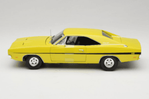 Dodge Charger R/T Żółty Dirty Mary Crazy Larry Auto World 1:18 AWSS101/06 Metal — zdjęcie 4 z 8