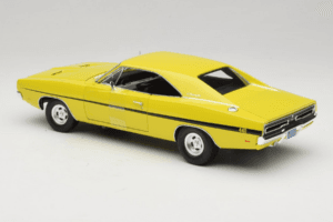 Dodge Charger R/T Żółty Dirty Mary Crazy Larry Auto World 1:18 AWSS101/06 Metal — zdjęcie 7 z 8