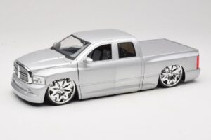 Dodge Ram Tuned Srebrny Jada 1:18 63162-SM Metal