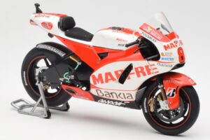 Ducati Desmosedici GP11 #8 H. Barbera Ducati MotoGP Team MotoGP 2011 Minichamps 1:12 123110008 Metal — zdjęcie 4 z 6