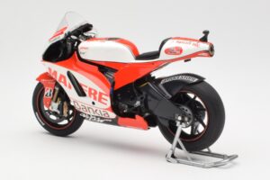 Ducati Desmosedici GP11 #8 H. Barbera Ducati MotoGP Team MotoGP 2011 Minichamps 1:12 123110008 Metal — zdjęcie 5 z 6