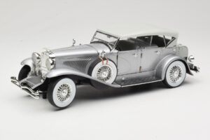 Duesenberg SJ Srebrny GreenLight 1:18 13525 Metal