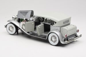 Duesenberg SJ Srebrny GreenLight 1:18 13525 Metal — zdjęcie 5 z 8