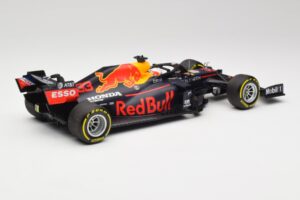 Aston Martin Red Bull Racing RB16 #33 M. Verstappen Abu Dhabi GP Winner 2020 Minichamps 1:18 110201733 Metal — zdjęcie 2 z 7