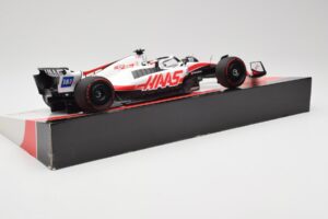 Haas VF-22 #20 K. Magnussen Pole Position Brazil GP 2022 Minichamps 1:18 147222120 Metal — zdjęcie 3 z 7