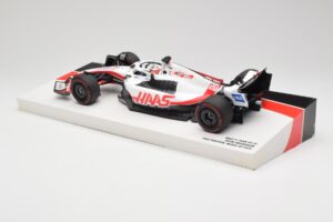 Haas VF-22 #20 K. Magnussen Pole Position Brazil GP 2022 Minichamps 1:18 147222120 Metal — zdjęcie 5 z 7