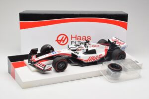 Haas VF-22 #20 K. Magnussen Pole Position Brazil GP 2022 Minichamps 1:18 147222120 Metal — zdjęcie 7 z 7