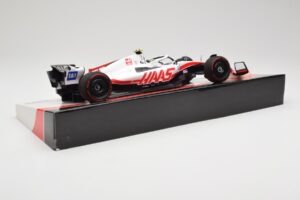 Haas VF-22 #47 M. Schumacher Bahrain GP 2022 Minichamps 1:18 147220147 Metal — zdjęcie 3 z 7