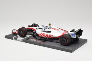 Haas VF-22 #47 M. Schumacher British GP 2022 Minichamps 1:18 117221047 Żywica — zdjęcie 5 z 7