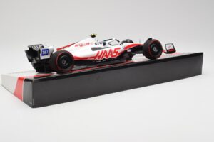 Haas VF-22 #47 M. Schumacher British GP Points 2022 Minichamps 1:18 147221047 Metal — zdjęcie 3 z 6