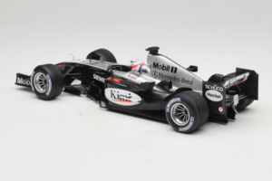 McLaren MP4/19 Mercedes K. Raikkonen F1 2004 Minichamps 1:18 530041806 Metal — zdjęcie 5 z 7