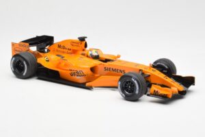 McLaren MP4-21 Mercedes #4 J.P. Montoya Interim Livery 2006 Minichamps 1:18 530061874 Metal — zdjęcie 4 z 6