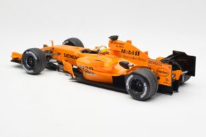 McLaren MP4-21 Mercedes #4 J.P. Montoya Interim Livery 2006 Minichamps 1:18 530061874 Metal — zdjęcie 5 z 6