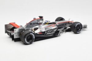 McLaren Mercedes MP4-21 P. de la Rosa F1 Showcar 2006 Minichamps 1:18 B66962346 Metal — zdjęcie 2 z 6