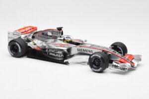 McLaren Mercedes MP4-21 P. de la Rosa F1 Showcar 2006 Minichamps 1:18 B66962346 Metal — zdjęcie 4 z 6