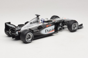 McLaren MP4-16 Mercedes #3 D. Coulthard F1 2001 Hot Wheels 1:18 50199 Metal — zdjęcie 2 z 6