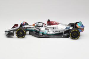 Mercedes AMG W13 E Performance Petronas #63 G. Russell Miami GP 2022 Minichamps 1:18 110220563 Metal — zdjęcie 3 z 7