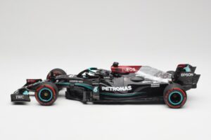 Mercedes AMG W12 Petronas #44 L. Hamilton Spanish GP 100th Pole 2021 Minichamps 1:18 110210444 Żywica — zdjęcie 3 z 7