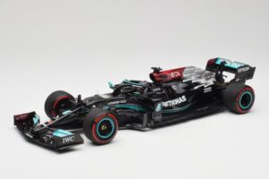 Mercedes AMG W12 Petronas #44 L. Hamilton Spanish GP 100th Pole 2021 Minichamps 1:18 110210444 Żywica