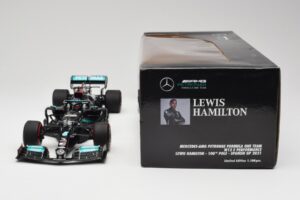 Mercedes AMG W12 Petronas #44 L. Hamilton Spanish GP 100th Pole 2021 Minichamps 1:18 110210444 Żywica — zdjęcie 6 z 7