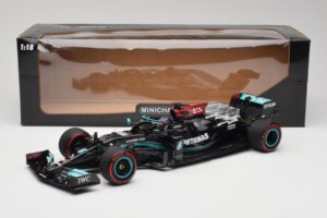 Mercedes AMG W12 Petronas #44 L. Hamilton Spanish GP 100th Pole 2021 Minichamps 1:18 110210444 Żywica — zdjęcie 7 z 7