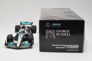 Mercedes AMG W13 E Performance Petronas #63 G. Russell Brazilian GP 1st Win 2022 Minichamps 1:18 110222163 Żywica — zdjęcie 6 z 7