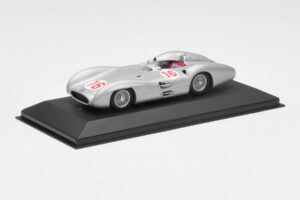 Mercedes W196 Streamliner #16 J.M. Fangio GP Italy Winner 1954 Minichamps 1:43 432543016 Metal — zdjęcie 2 z 4
