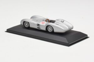 Mercedes W196 Streamliner #16 J.M. Fangio GP Italy Winner 1954 Minichamps 1:43 432543016 Metal — zdjęcie 3 z 4