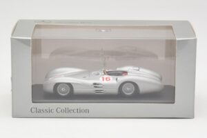 Mercedes W196 Streamliner #16 J.M. Fangio GP Italy Winner 1954 Minichamps 1:43 432543016 Metal — zdjęcie 4 z 4