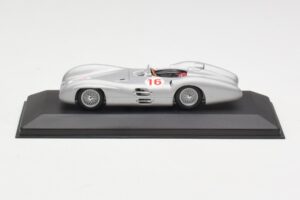 Mercedes W196 Streamliner #16 J.M. Fangio GP Italy Winner 1954 Minichamps 1:43 432543016 Metal