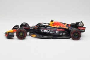 Oracle Red Bull Racing RB18 #1 M. Verstappen Winner Belgian GP 2022 Minichamps 1:18 110221401 Metal — zdjęcie 5 z 7