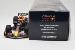 Oracle Red Bull Racing RB18 #1 M. Verstappen Winner Belgian GP 2022 Minichamps 1:18 110221401 Metal — zdjęcie 6 z 7