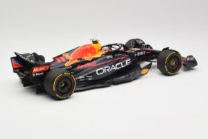Oracle Red Bull Racing RB18 #11 S. Perez Abu Dhabi GP 2022 Minichamps 1:18 110222211 Metal — zdjęcie 2 z 7