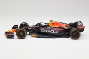 Oracle Red Bull Racing RB18 #11 S. Perez Abu Dhabi GP 2022 Minichamps 1:18 110222211 Metal — zdjęcie 3 z 7