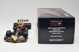 Oracle Red Bull Racing RB18 #11 S. Perez Monaco GP Winner Rain Tyre Version 2022 Minichamps 1:18 110222711 Metal — zdjęcie 6 z 7