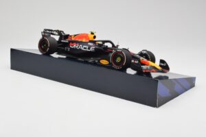 Red Bull Racing RB19 #11 S. Perez Winner Saudi Arabian GP 2023 Minichamps 1:18 113230111 Metal — zdjęcie 4 z 6
