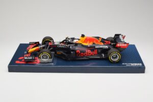 Red Bull Racing Honda RB16B #33 M. Verstappen Emilia Romagna GP 2021 Case Edition Minichamps 1:18 113210133 Żywica
