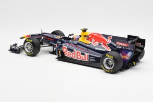 Red Bull Racing RB7 #2 M. Webber Showcar F1 2011 Minichamps 1:18 110110072 Metal — zdjęcie 5 z 6