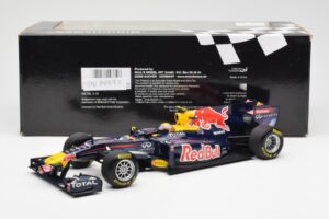 Red Bull Racing RB7 #2 M. Webber Showcar F1 2011 Minichamps 1:18 110110072 Metal — zdjęcie 6 z 6
