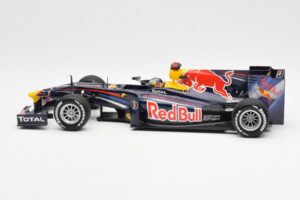 Red Bull Racing Renault RB5 #5 S. Vettel Showcar 2010 Minichamps 1:18 153100175 Metal — zdjęcie 3 z 6