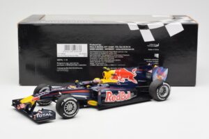 Red Bull Racing Renault RB6 #6 M. Webber F1 2010 Minichamps 1:18 110100006 Metal — zdjęcie 6 z 6